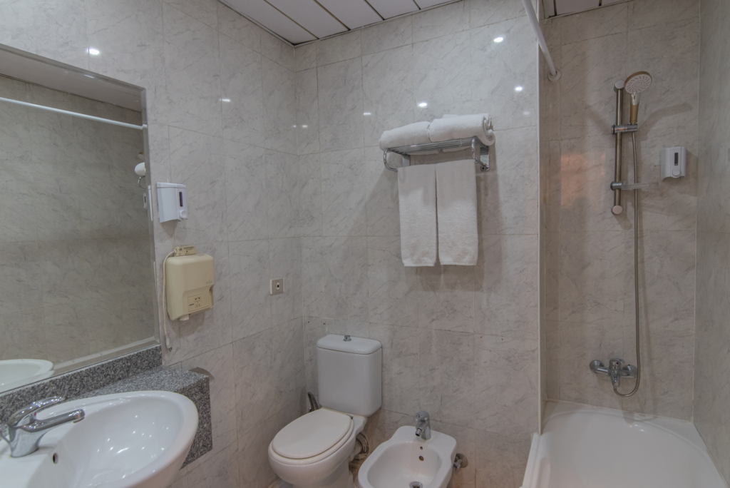 Suite_Living Bathroom