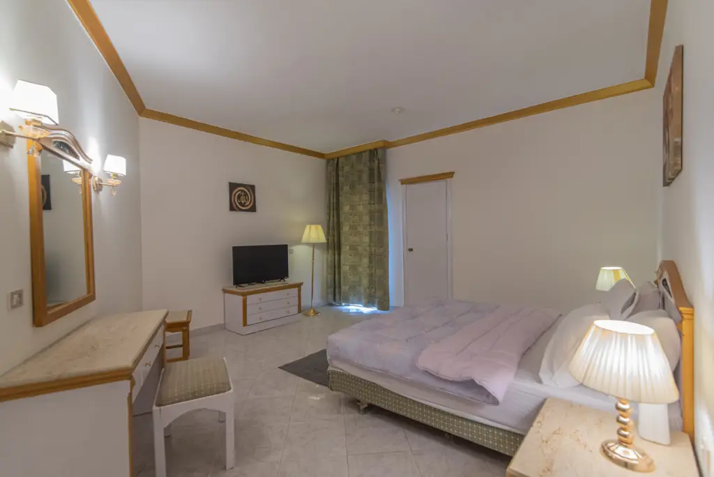 Suite_Master Bed Room4